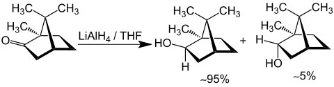 Diastereoselektivität der Reduktion von (1R,4R)-(+)-Campher zu (1R,2R,4R)-Isoborneol (ca. 95 %) und (1R,2S,4R)-Borneol (ca.&nbsp;5 %).